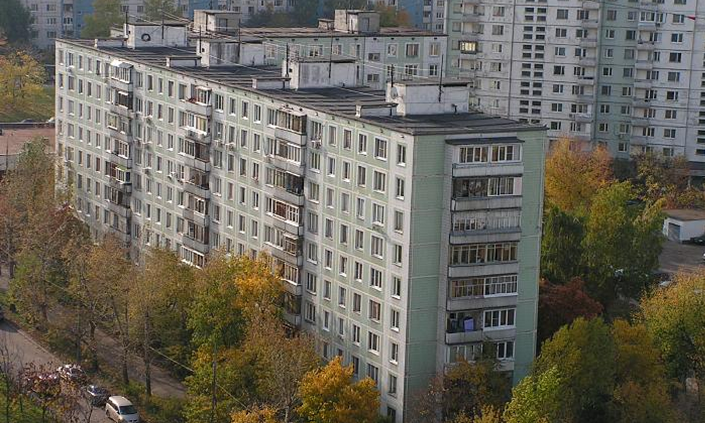 Панельные 9ти этажки. Панельный дом 9 этажка. Панельная 9ти этажка в Москве. Советская 9 этажка.