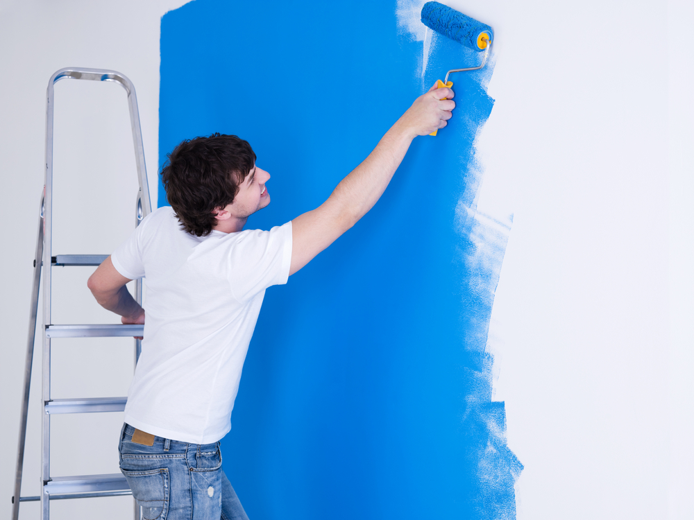 Как правильно красить стены?